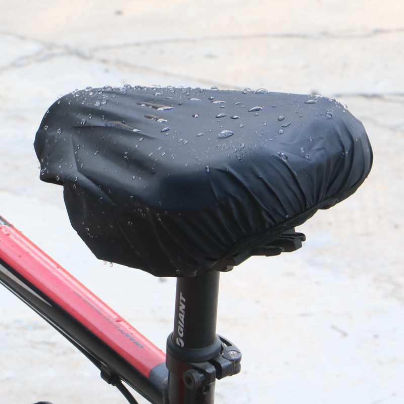 Mountain Biking In The Rain - ユニバーサル防水自転車サドルカバー – マウンテンバイク、ロードバイク、固定ギアバイク用の雨、埃、紫外線対策